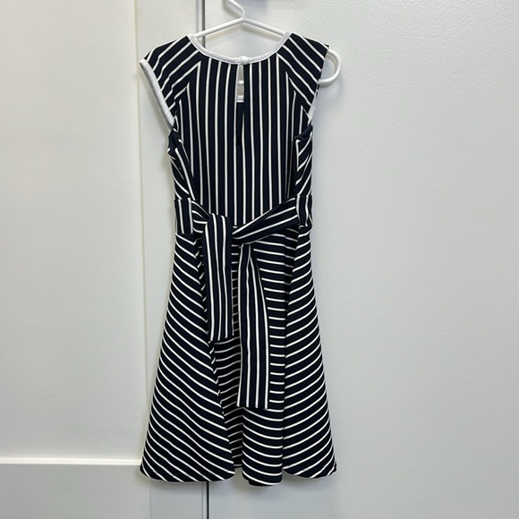 Iris & Ivy Girls Navy Blue and White Striped Dress - size 7 - Picture 3 of 7